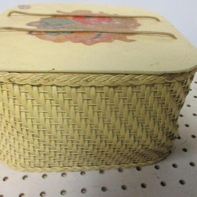 Lot 36 - Vintage Sewing Container 