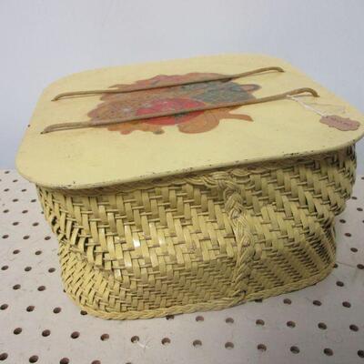Lot 36 - Vintage Sewing Container 