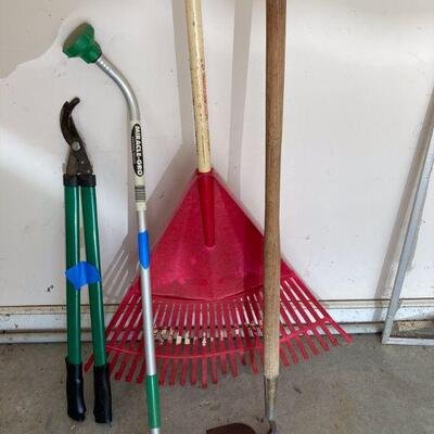 LOT OF 4X GARDEN/YARD  TOOLS