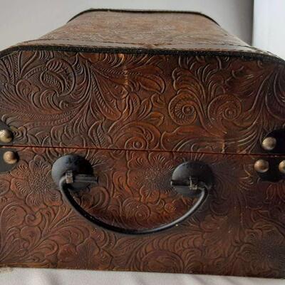Decorator Small Leather Chest