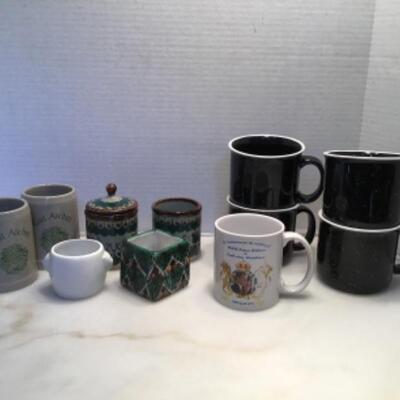 426: Lot of Soup Mugs Collectible Prince William Kate mug 