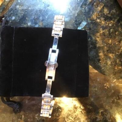 440: Authentic GUCCI Ladies Watch 