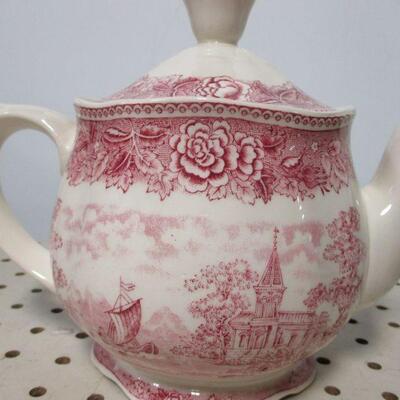 Lot 70 - Vintage Arabia of Finland Teapot & Brown Betty Teapot