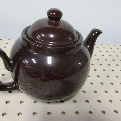 Lot 70 - Vintage Arabia of Finland Teapot & Brown Betty Teapot