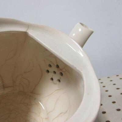 Lot 70 - Vintage Arabia of Finland Teapot & Brown Betty Teapot