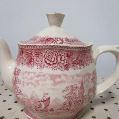 Lot 70 - Vintage Arabia of Finland Teapot & Brown Betty Teapot