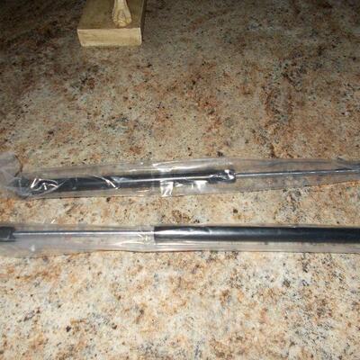 Pair of Struts for a Nissan Pathfinder 