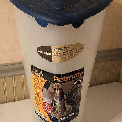 #219Plastic Dog food bin by PETMATE 
