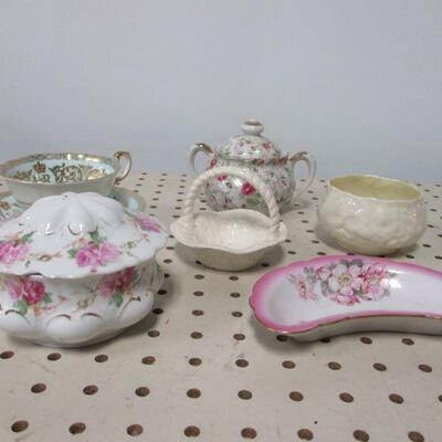 Lot 76 - Porcelian Vintage Chinaware