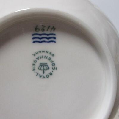 Lot 77 - Antique/Vintage Bridgwood Pottery England Biscuit Barrel 