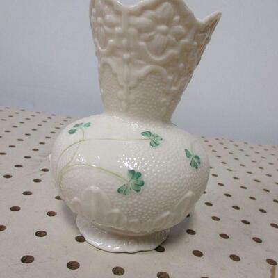 Lot 81 - Irish Belleek Shamrock Vase 