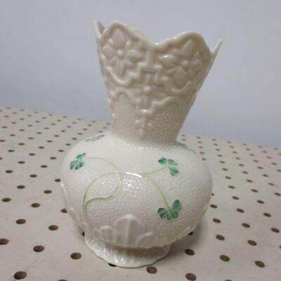 Lot 81 - Irish Belleek Shamrock Vase 