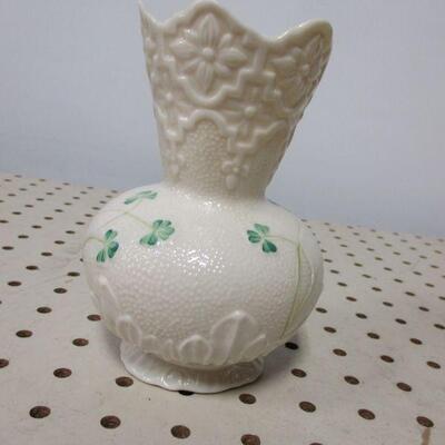 Lot 81 - Irish Belleek Shamrock Vase 