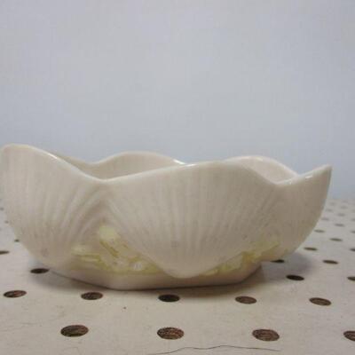 Lot 82 - Irish Belleek Shamrock Dish
