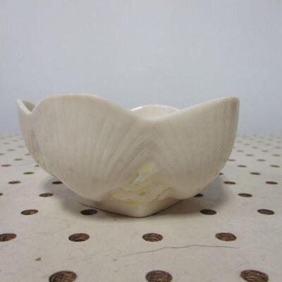 Lot 82 - Irish Belleek Shamrock Dish