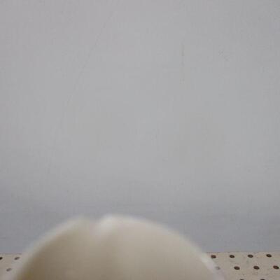 Lot 85 - Irish Belleek Shamrock Ashtray & Vase