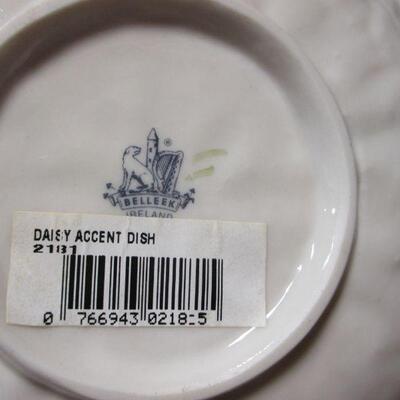 Lot 87 - Irish Belleek Shamrock Daisy Accent Dish
