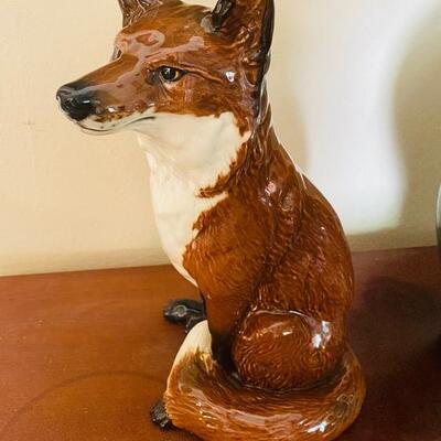 Beswick sitting fox figurine 12.5", England