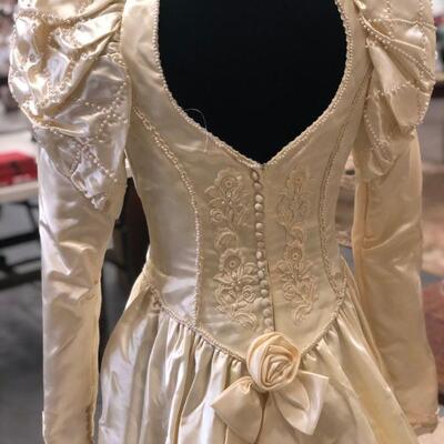 Lot 51 Beautiful Vintage Piccione Wedding Dress Size 2Petite?