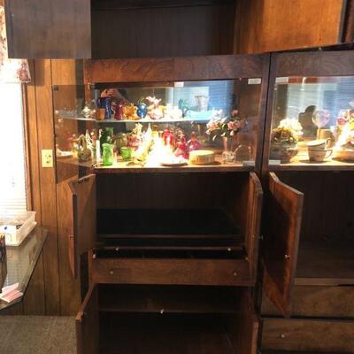 Dark Wood / Glass / Curio Cabinets