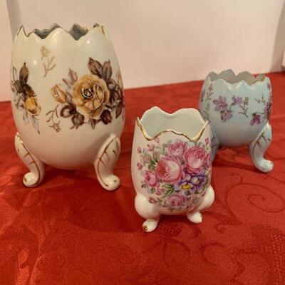 Easter egg porcelain on three legs / Candle