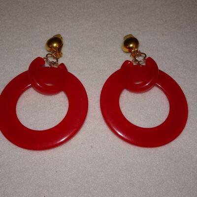 1980's Red Plastic Dangle Circle Earrings, Light Weight! 