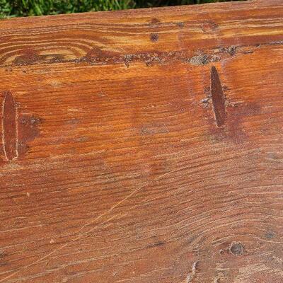 G25: Antique Solid Wood Trunk