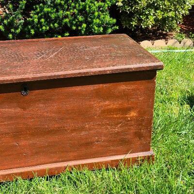 G27: Antique Solid Wood Trunk