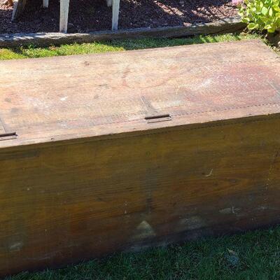 G32: Large Solid Wood Trunk