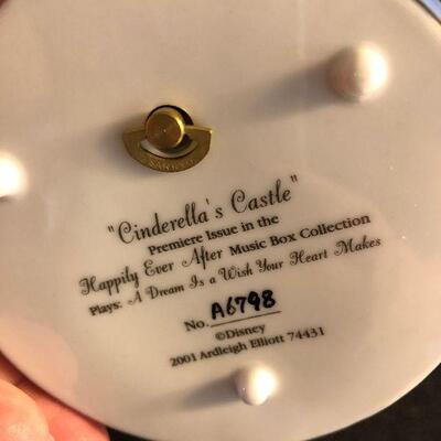 L37: Cinderella Lot with Castle Music Box