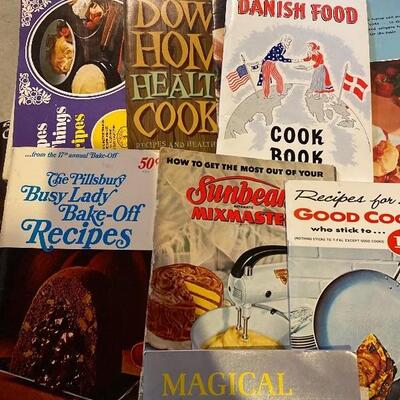 Vintage cookbook/pamphlet lot 