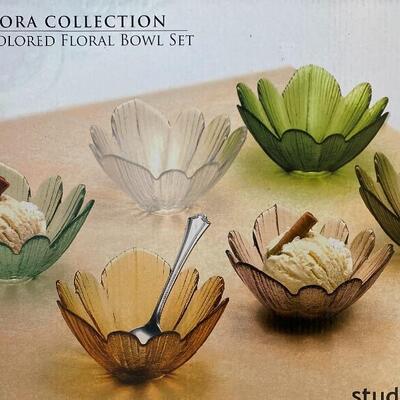 Dessert bowls new i.n box 