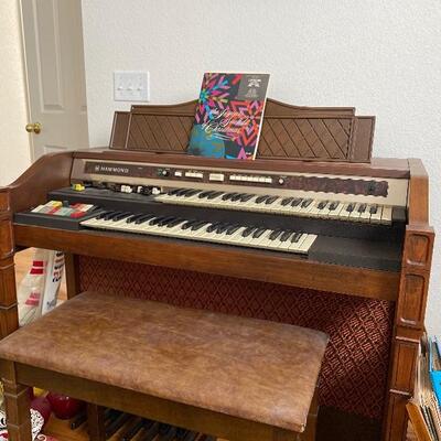 Hammond organ â€œcougarâ€ works great 1970s