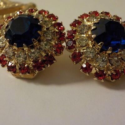 Hi Fashion Costume jewelry American Flag pin and clip on ear rings.