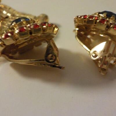 Hi Fashion Costume jewelry American Flag pin and clip on ear rings.