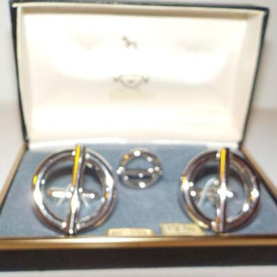 2 sets of men's tie clips and cuff links.