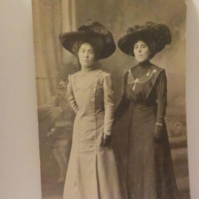 3- 1900's photo's of current styles"'