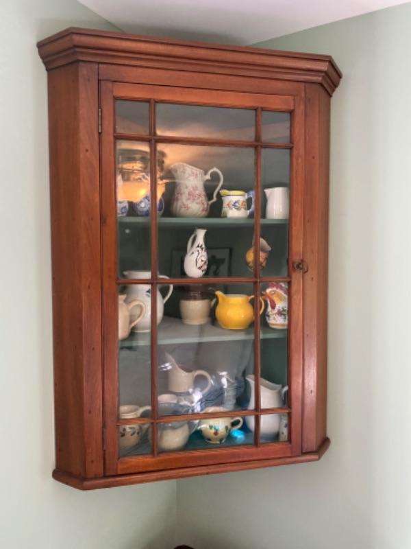 493 Antique Mahogany Corner Hanging