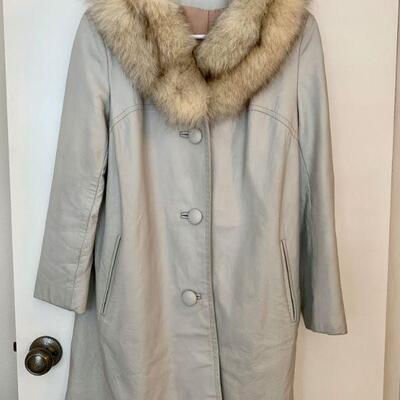 IDT 2   VINTAGE TAUPE LEATHER COAT W/FOX FUR COLLAR