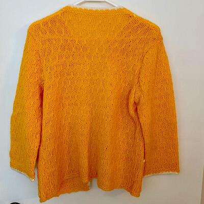 IDT 6  VINTAGE MARIGOLD HAND KNIT CARDIGAN SWEATER.