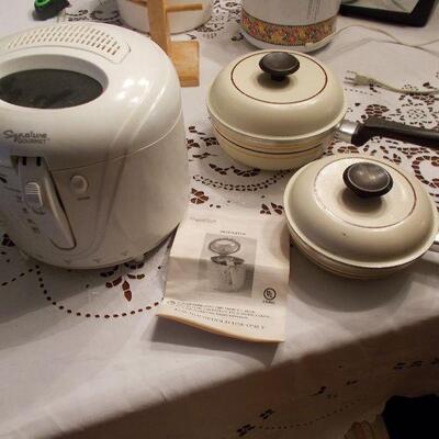Deep Fryer and Two Saucepans with Tops
