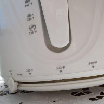 Deep Fryer and Two Saucepans with Tops