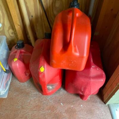 537: Lot of 4 gas cans 