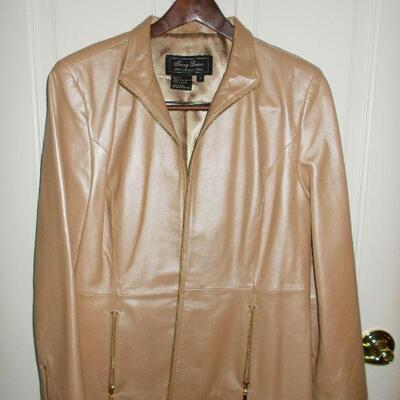 Beautiful Women"s Size Medium Real Leather Jacket
