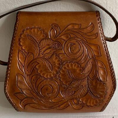 IDT  17  VINTAGE HAND TOOLED LEATHER SHOULDER BAG