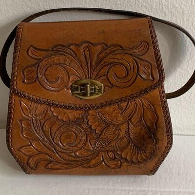 IDT  17  VINTAGE HAND TOOLED LEATHER SHOULDER BAG