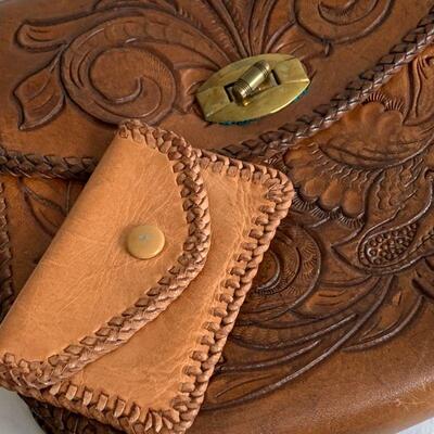 IDT  17  VINTAGE HAND TOOLED LEATHER SHOULDER BAG