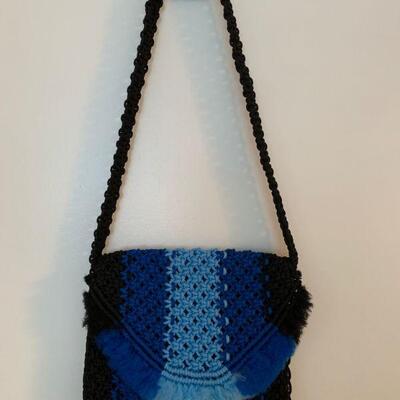 IDT 21  VINTAGE HIPPY MACRAME SHOULDER BAG