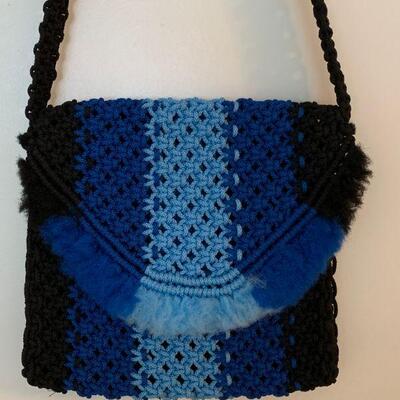 IDT 21  VINTAGE HIPPY MACRAME SHOULDER BAG