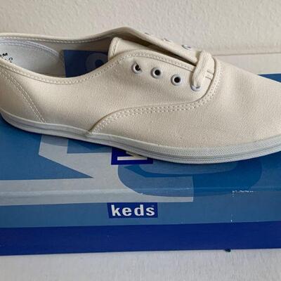 IDT 22  VINTAGE WHITE KEDS SNEAKERS TENNIS SHOES IN BOX SIZE 6